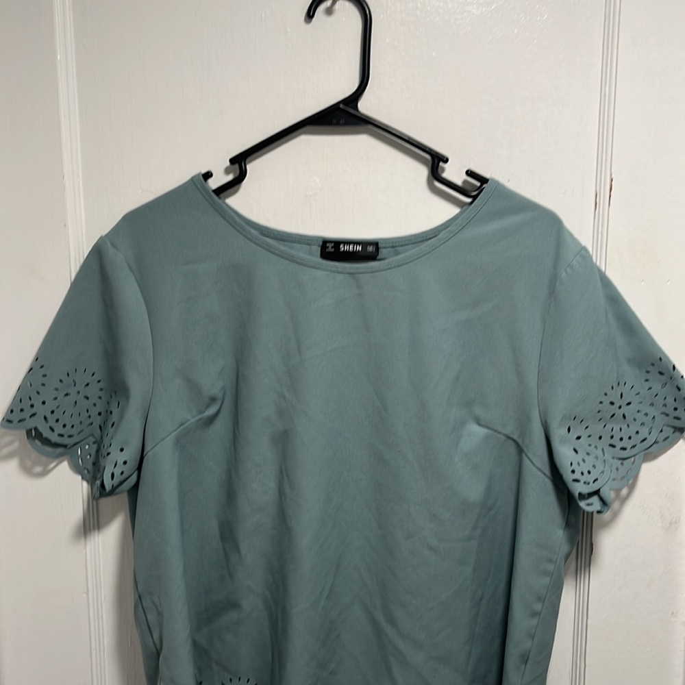 SHEIN Top - Picture 2 of 10